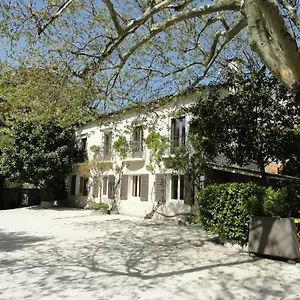 https://hotel-de-lile.fr-provencehotel.com